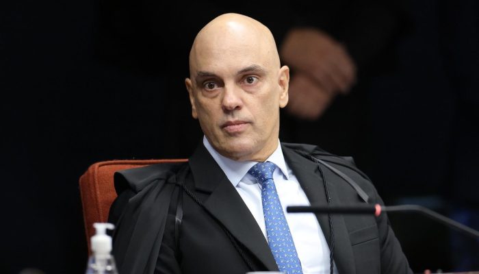 Moraes determina vistoria em todos os veículos que deixarem casa de Bolsonaro | Política