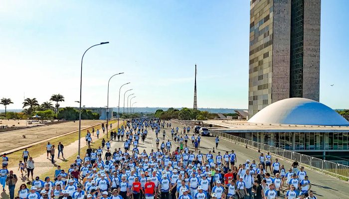 "Brasil será soberano pela educação", diz Lula na corrida MEC 95 anos