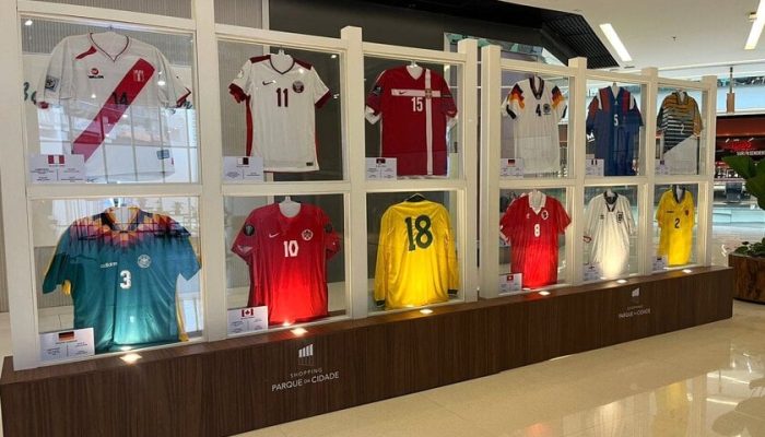 Exposição 'A Paixão Mundial' no Shopping Parque da Cidade