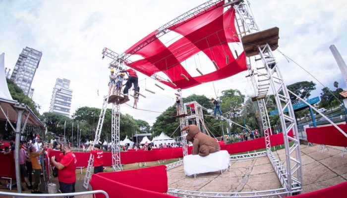 Natal Radical 2025 transforma o Modelódromo do Ibirapuera em parque de aventuras natalinas