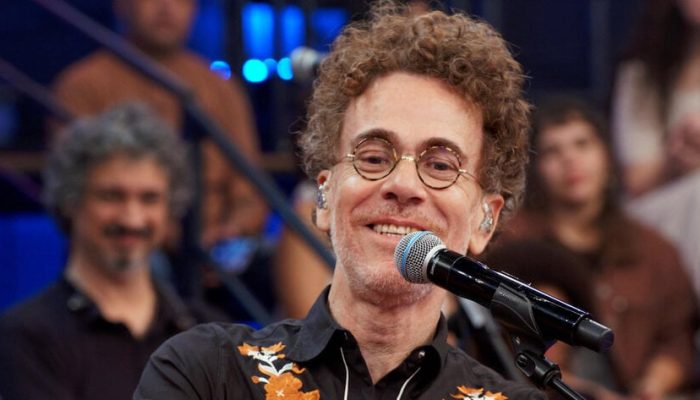Nando Reis faz show beneficente em São Paulo para apoiar inclusão educacional na Escola da Vila