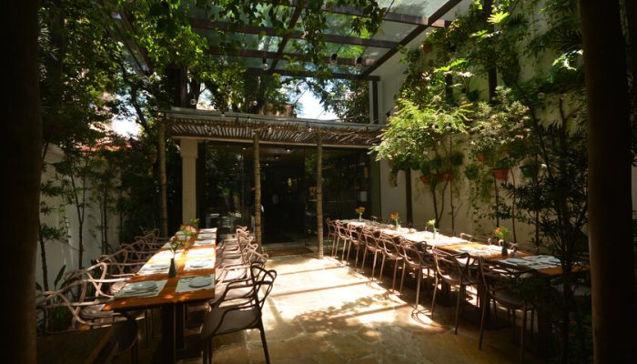 15 restaurantes em São Paulo com ambientes ao ar livre para curtir o Verão 2026