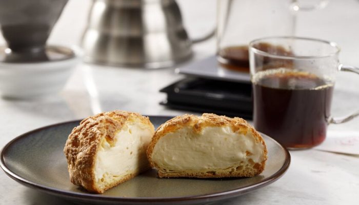 Oficina de choux cream na Casa Hario ensina técnicas do doce com chef Caio Corrêa