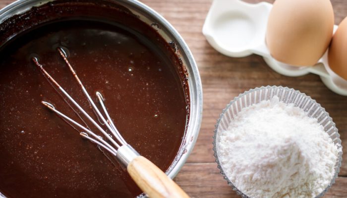 Receita de bolo de chocolate com pistache: fofinho, cremoso e fácil de fazer