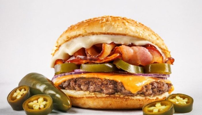Bullguer lança hambúrguer inédito com jalapeño e molho ranch por tempo limitado
