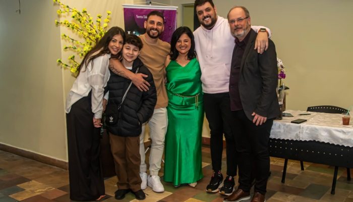 Vera Barros lança 4º livro “Live leve e Solta” em noite de celebração na Casa da Palavra