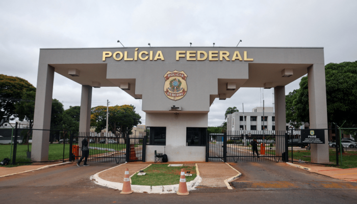 Vigília termina em confusão após homem discursar a favor de prisão de Bolsonaro