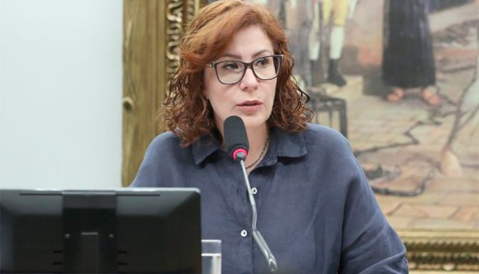 Deputada Carla Zambelli terá que deletar fake news publicadas nas redes sociais contra a jornalista Vera Magalhães