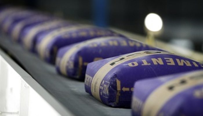 CSN quer vender ativos para diminuir dívida, mas execução é questionada e ação cai 3%