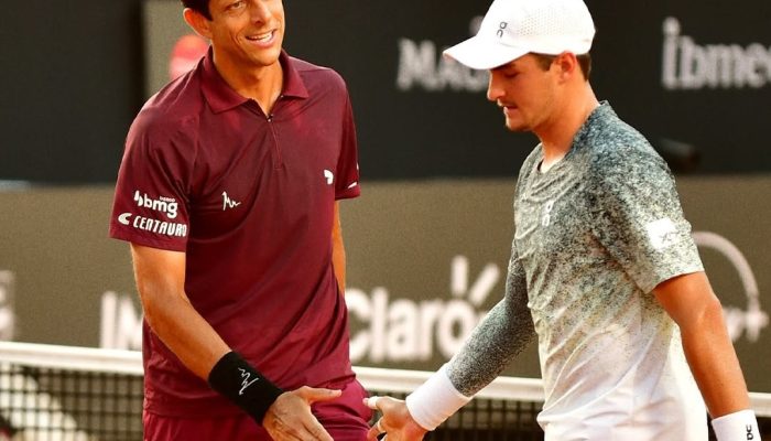 João Fonseca e Marcelo Melo vencem na estreia das duplas e vão às quartas