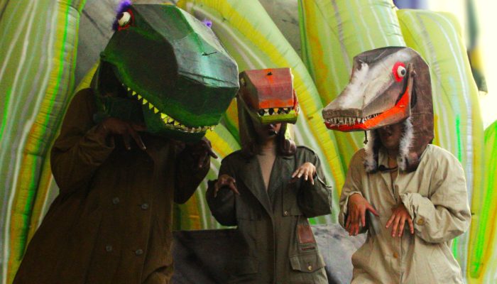 Espetáculo com dinossauros gigantes invadem Diadema na Semana da Criança