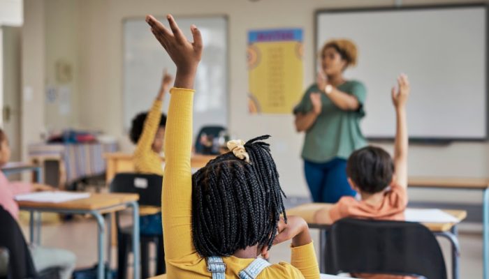 Como as escolas podem combater a epidemia de violência contra as mulheres?