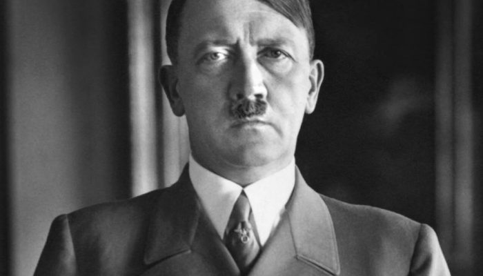 Análise do DNA de Hitler teria revelado doença que causa micropênis