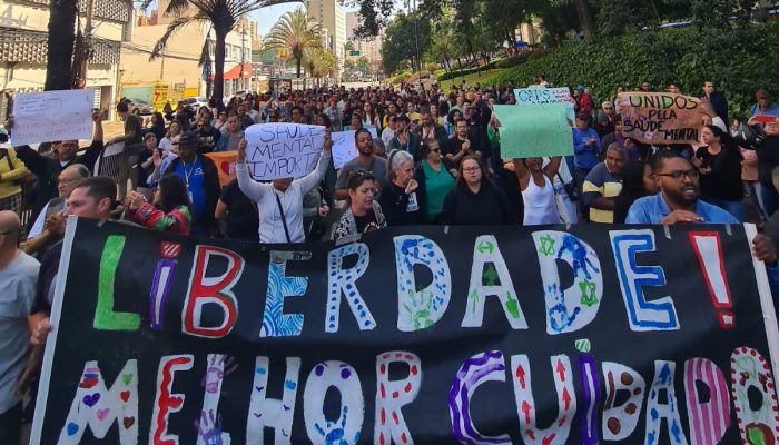 Funcionários do Cândido protestam e pedem manutenção de convênio com a Prefeitura