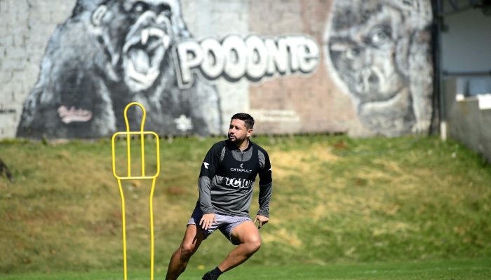 Ponte vence sem Elvis em campo pela primeira vez na série C