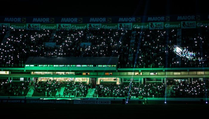 Torcida bugrina faz festa no jogo de maior público do Brinco em 2025; veja imagens