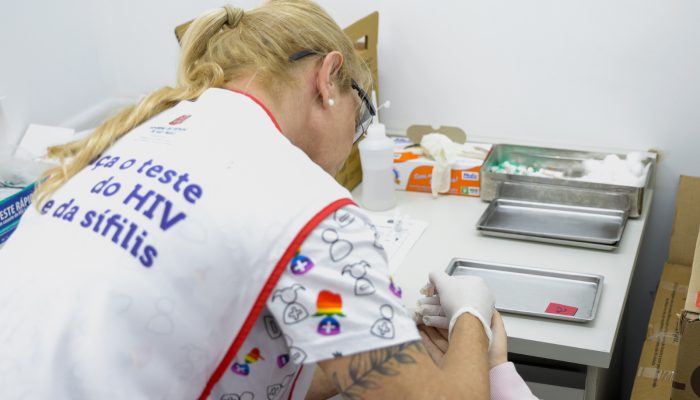 São Caetano antecipa Dezembro Vermelho e oferece testes rápidos de HIV e sífilis em praças, parque e terminal