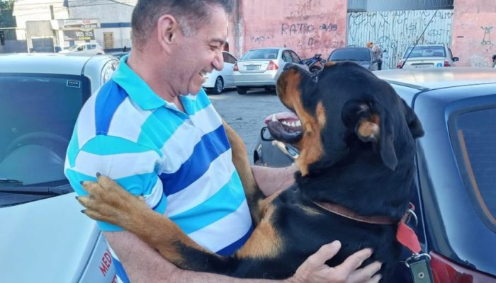 Jerry Bolsas lidera primeira Parada Pet 2025 na Praça da Moça