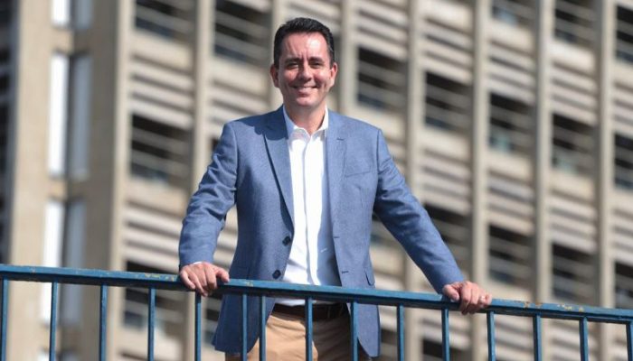 Tarcísio lidera corrida ao governo de SP; Paulo Serra aparece como destaque