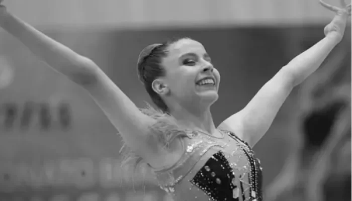 Campeã de ginástica rítmica morre de câncer aos 18 anos