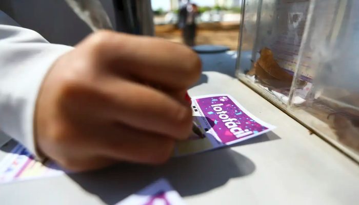 confira as 15 dezenas sorteadas nesta sexta-feira (12)