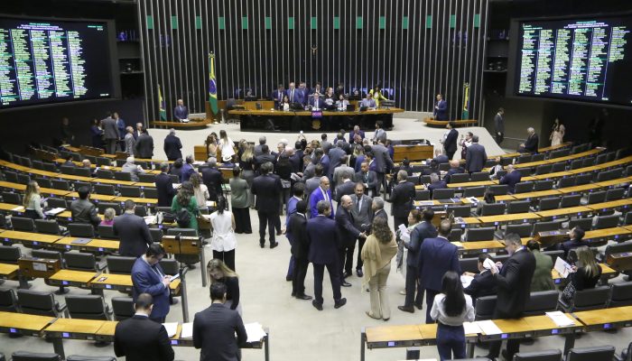 Câmara aprova revogação de trechos desatualizados da CLT
