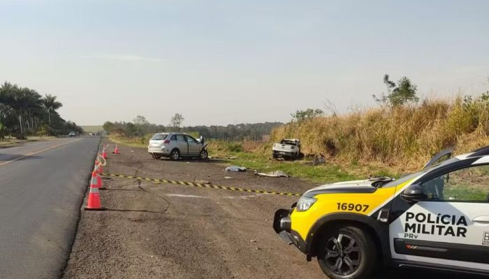 Adolescente morre em colisão frontal entre carro e picape no Paraná