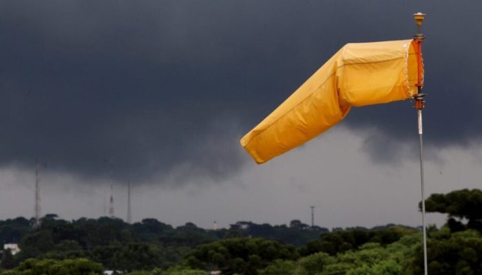 Temporal-ameaca-o-Parana-com-ventos-extremos-01043413-0-202511231834.jpg