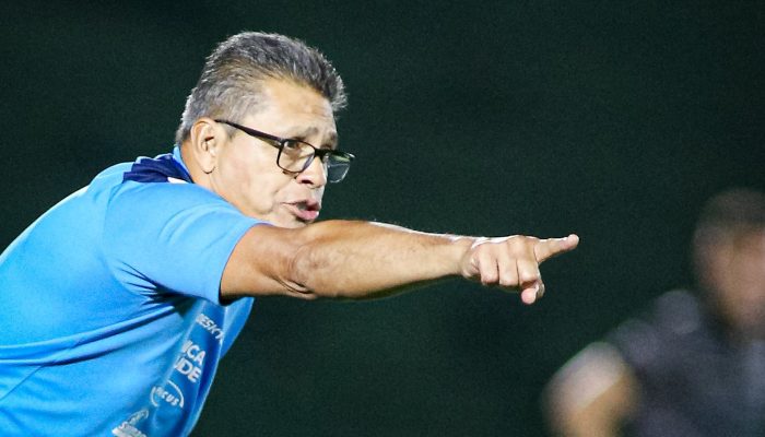 Élio destaca variedade de opções e motiva disputa por posição no Guarani