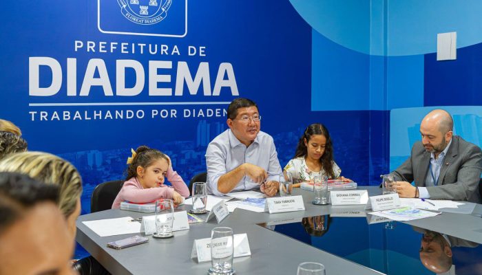 Prefeito Taka Yamauchi recebe professores em encontro no Paço Municipal