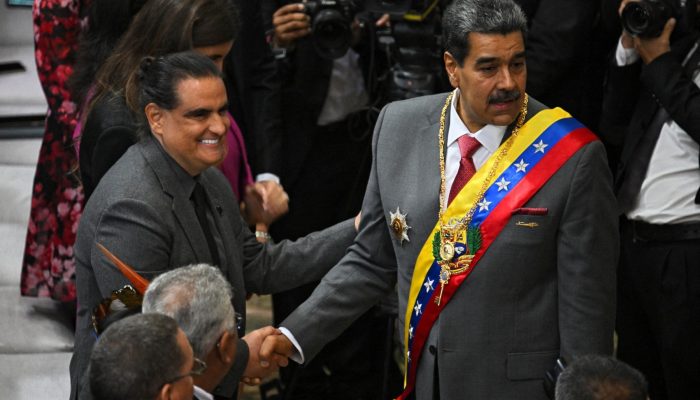 1 de 1Alex Saab ao lado de Nicolás Maduro em janeiro de 2024 — Foto: Federico Parra/AFP