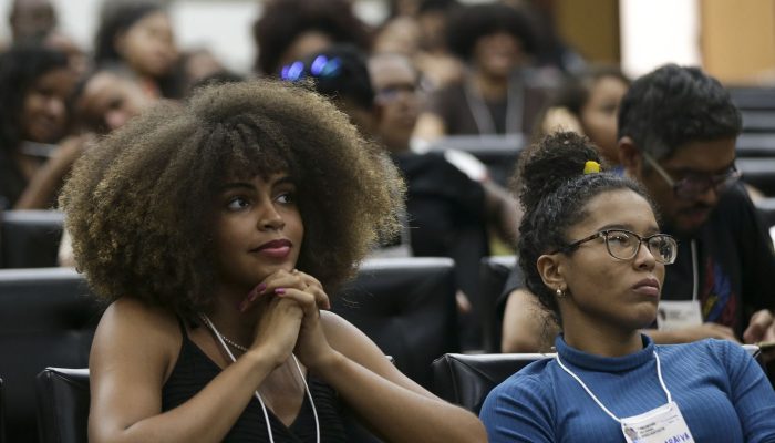 Pós- graduação “ainda é concentrada na população branca”, aponta estudo