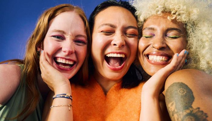 Quantos amigos você precisa para ser feliz? A ciência tem uma resposta