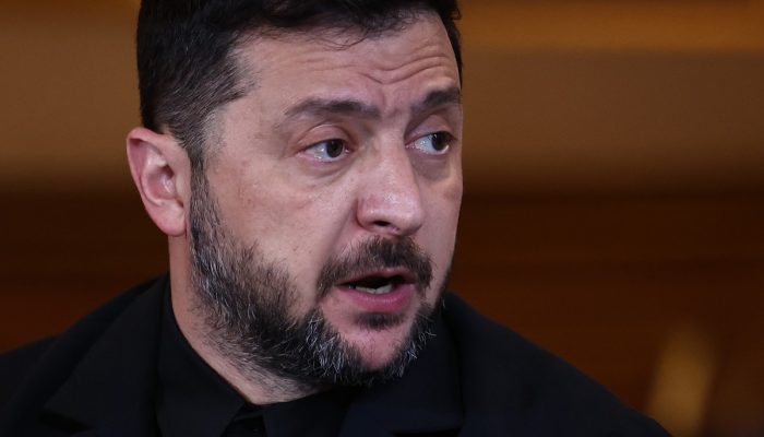 Em Paris, Zelensky busca ampliar apoio militar francês à defesa da Ucrânia | Mundo