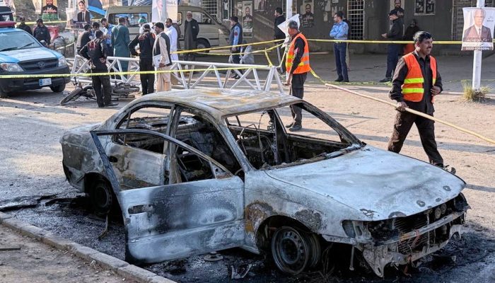 Atentado suicida em frente a tribunal no Paquistão deixa ao menos 12 mortos | Mundo