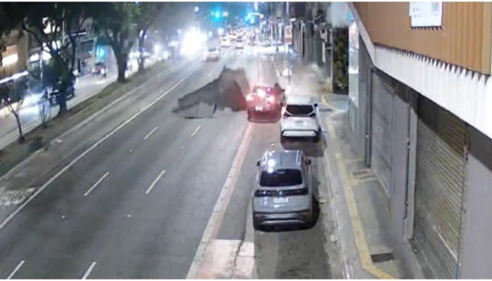 1 de 2'Asfalto explode' e cratera se abre na Rua da Consolação — Foto: Reprodução/TV Globo