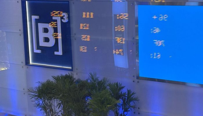 Ibovespa Futuro cai com atenção a balanços e repercussão do Copom