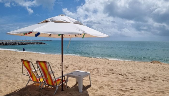 1 de 5Barracas na Praia de Iracema funcionam 24 horas, mas cobram até R$ 30 pelo uso de cadeiras e guarda-sol. — Foto: Gabriela Feitosa/g1