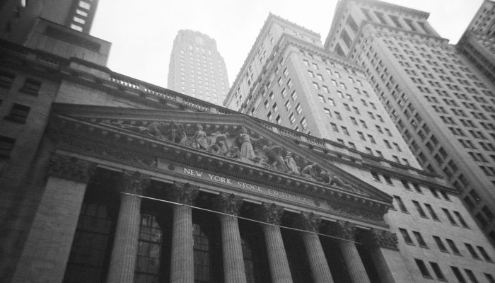 Futuros de NY abrem estáveis enquanto mercado global digere ação na Venezuela