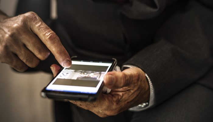 Posar para foto na prisão não é falta grave por uso de celular