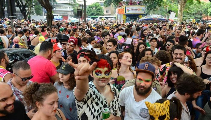 Hotéis próximos ao metrô para quem vai curtir o Carnaval de SP