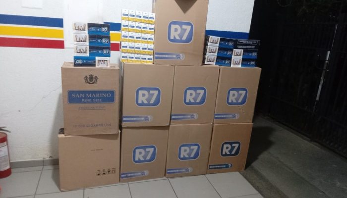 1 de 1Idoso é preso com quase 5 mil maços de cigarros contrabandeados em Barroso — Foto: Polícia Militar/Divulgação