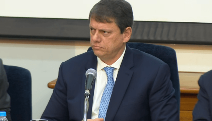 Visita de Tarcísio a Bolsonaro reforça reeleição em SP e esquenta briga pela vice