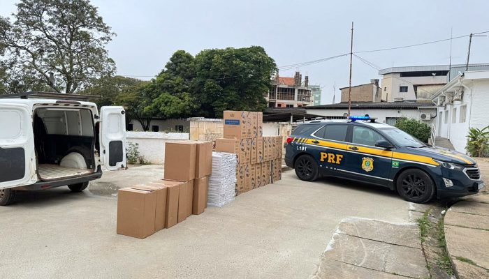 1 de 2PRF apreende 20 mil maços de cigarros contrabandeados na BR-459 em Pouso Alegre (MG) — Foto: Polícia Rodoviária Federal/Divulgação