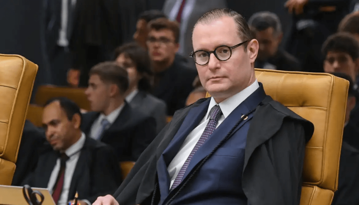 Zanin convoca audiência virtual do STF que pode referendar tornozeleira a Bolsonaro