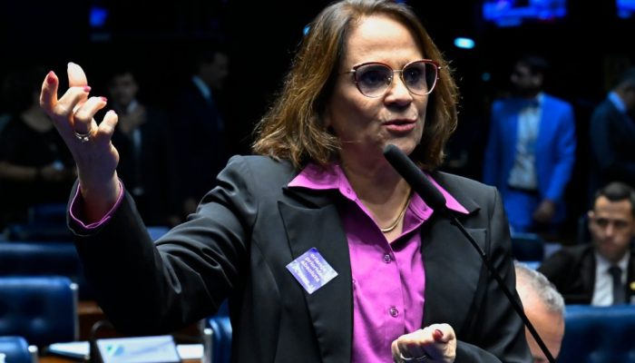 Damares Alves revela diagnóstico de câncer de mama