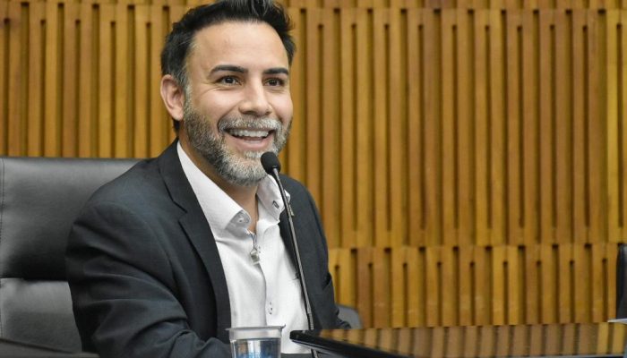 Pedrinho Botaro anuncia novo fardamento e antecipação na entrega de kits escolares em Santo André