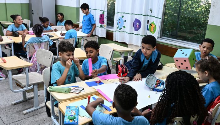 Governo fixa em R$ 5,1 mil novo piso nacional do magistério