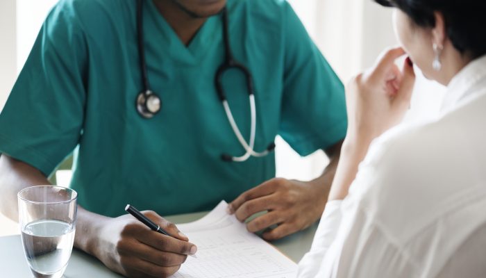 Falha estatal em tratamento autoriza conversão em indenização