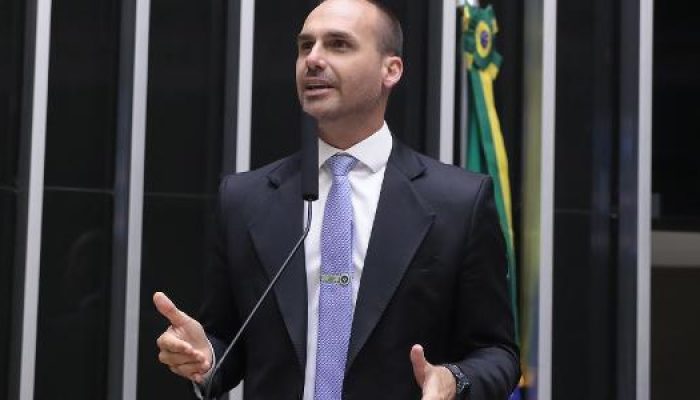 Eduardo Bolsonaro (PL-SP) pediu licença do mandato por 122 dias